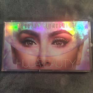 Huda beauty Mercury Retrograde palette